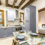 Ca Rezzonico Apartment R&R