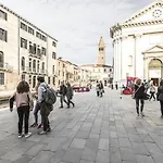 Ca Rezzonico Apartment R&R